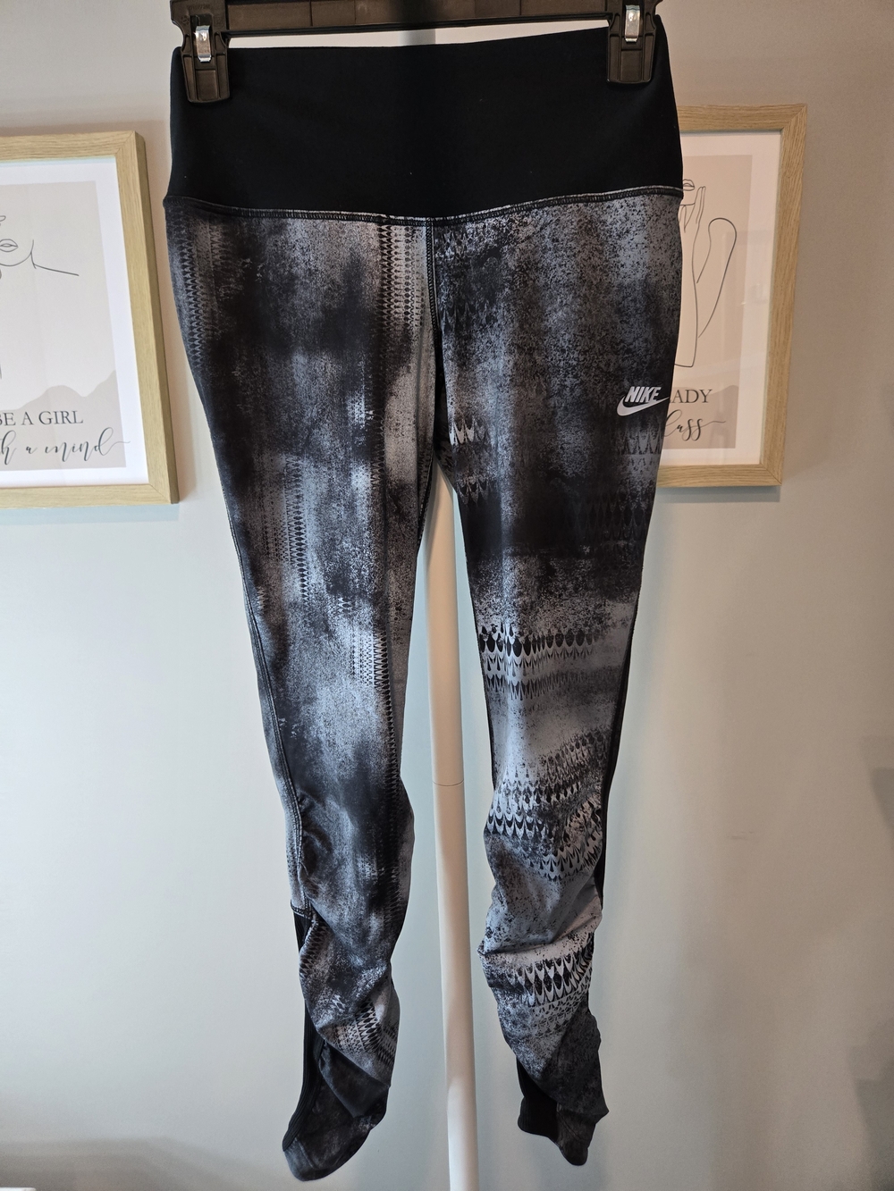 Like New Nike Black & Gray Printed Dri-FIT Leggings